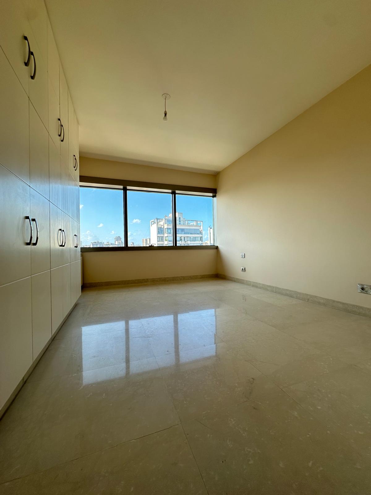 Hamra, Beirut, Beirut, 3 Bedrooms Bedrooms, 3 Rooms Rooms,3 BathroomsBathrooms,Apartment,Rent,18202831086