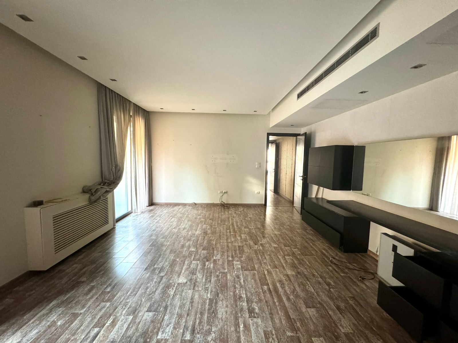 Clemenceau, Beirut, Beirut, 2 Bedrooms Bedrooms, 2 Rooms Rooms,3 BathroomsBathrooms,Apartment,Buy,19058336200