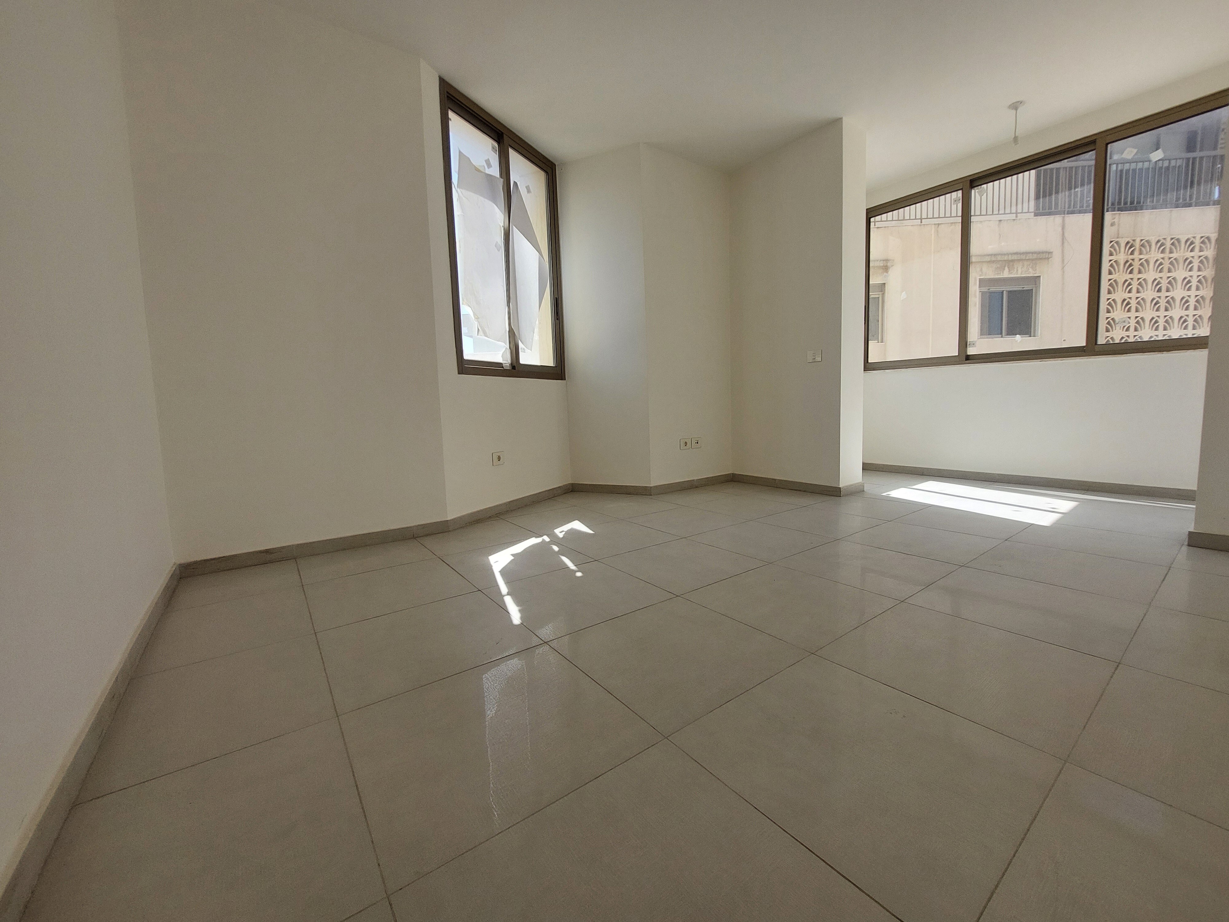 Badaro, Beirut, Lebanon, 4 Bedrooms Bedrooms, 4 Rooms Rooms,5 BathroomsBathrooms,Apartment,Buy,20187701486