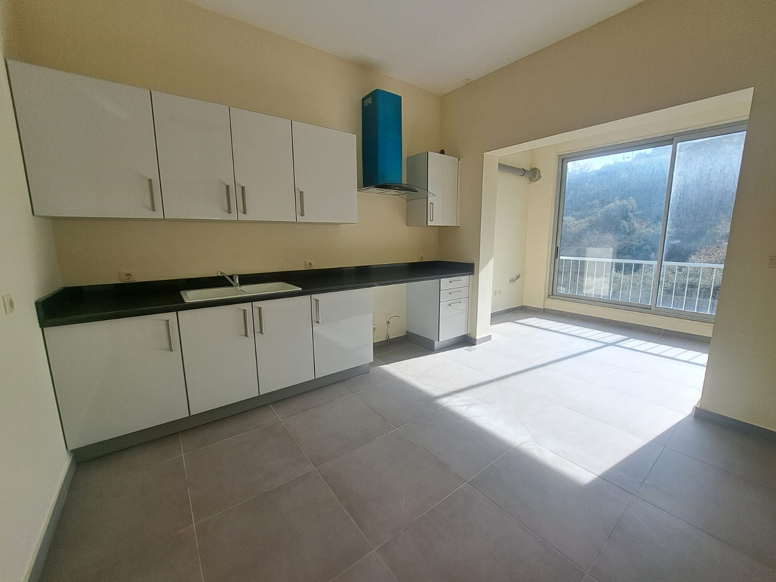 Louaize, Baabda, Lebanon, 3 Bedrooms Bedrooms, 3 Rooms Rooms,4 BathroomsBathrooms,Apartment,Rent,10867112385