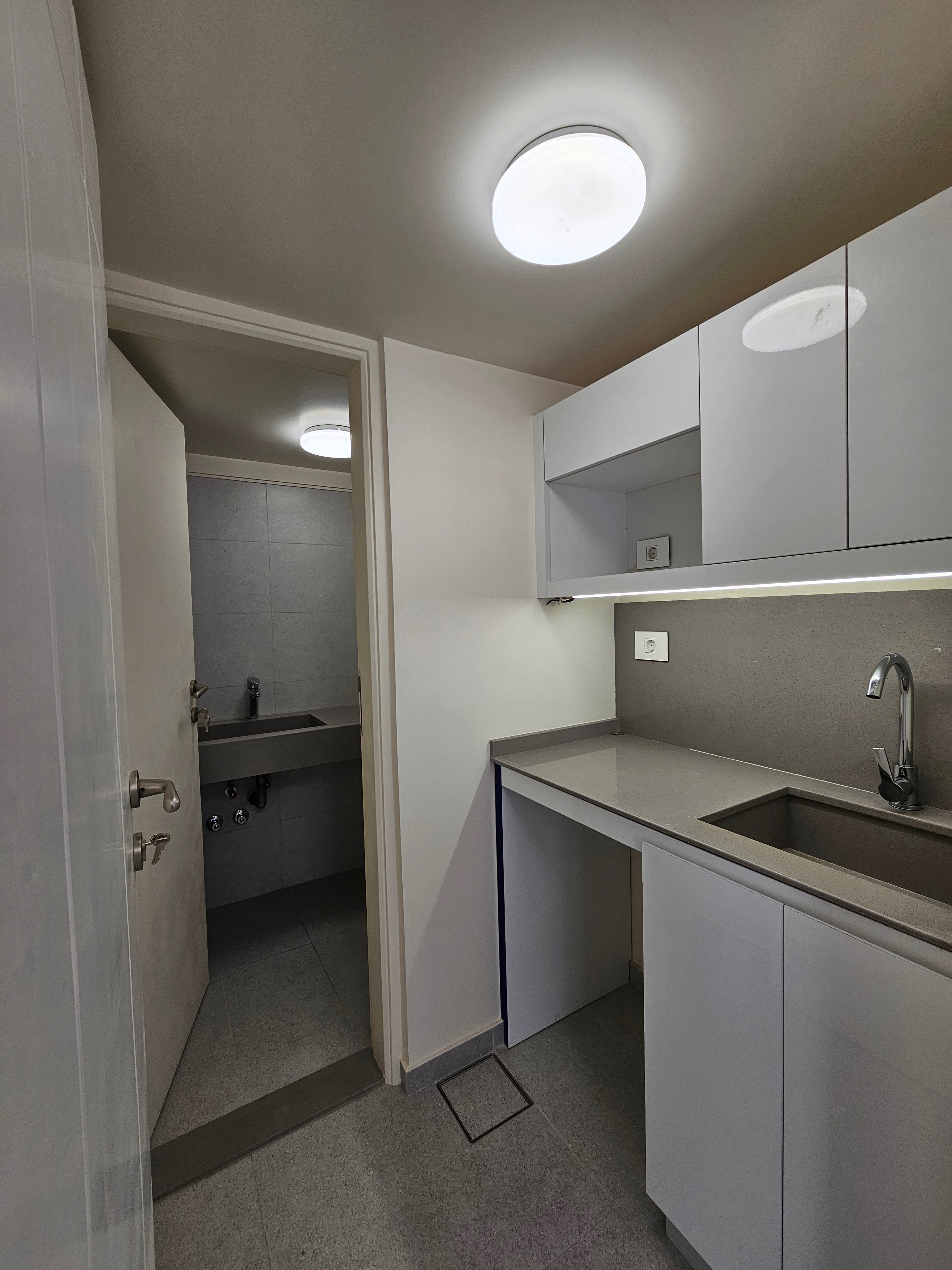 Hamra, Beirut, Lebanon, ,1 BathroomBathrooms,Office,Rent,10859924417