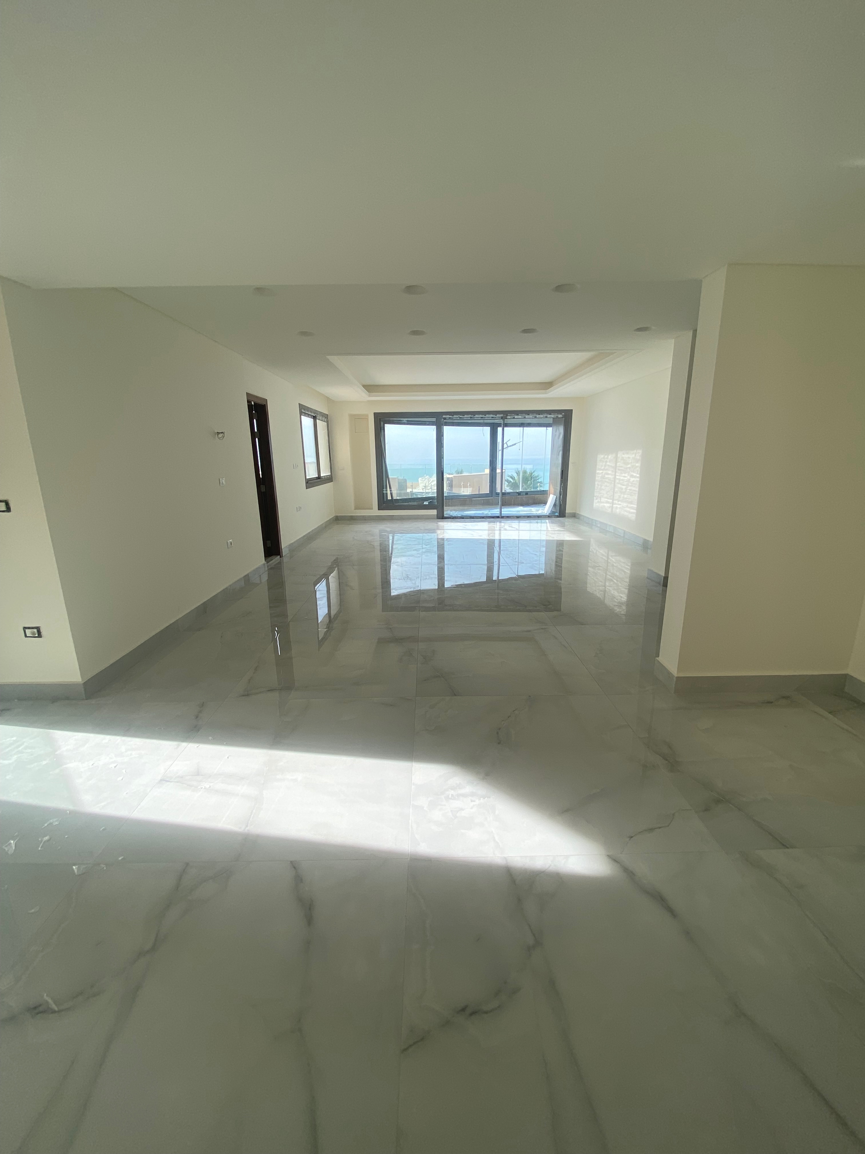 Ramlet Al Baida, Beirut, Beirut, 3 Bedrooms Bedrooms, 3 Rooms Rooms,5 BathroomsBathrooms,Apartment,Buy,10884034803