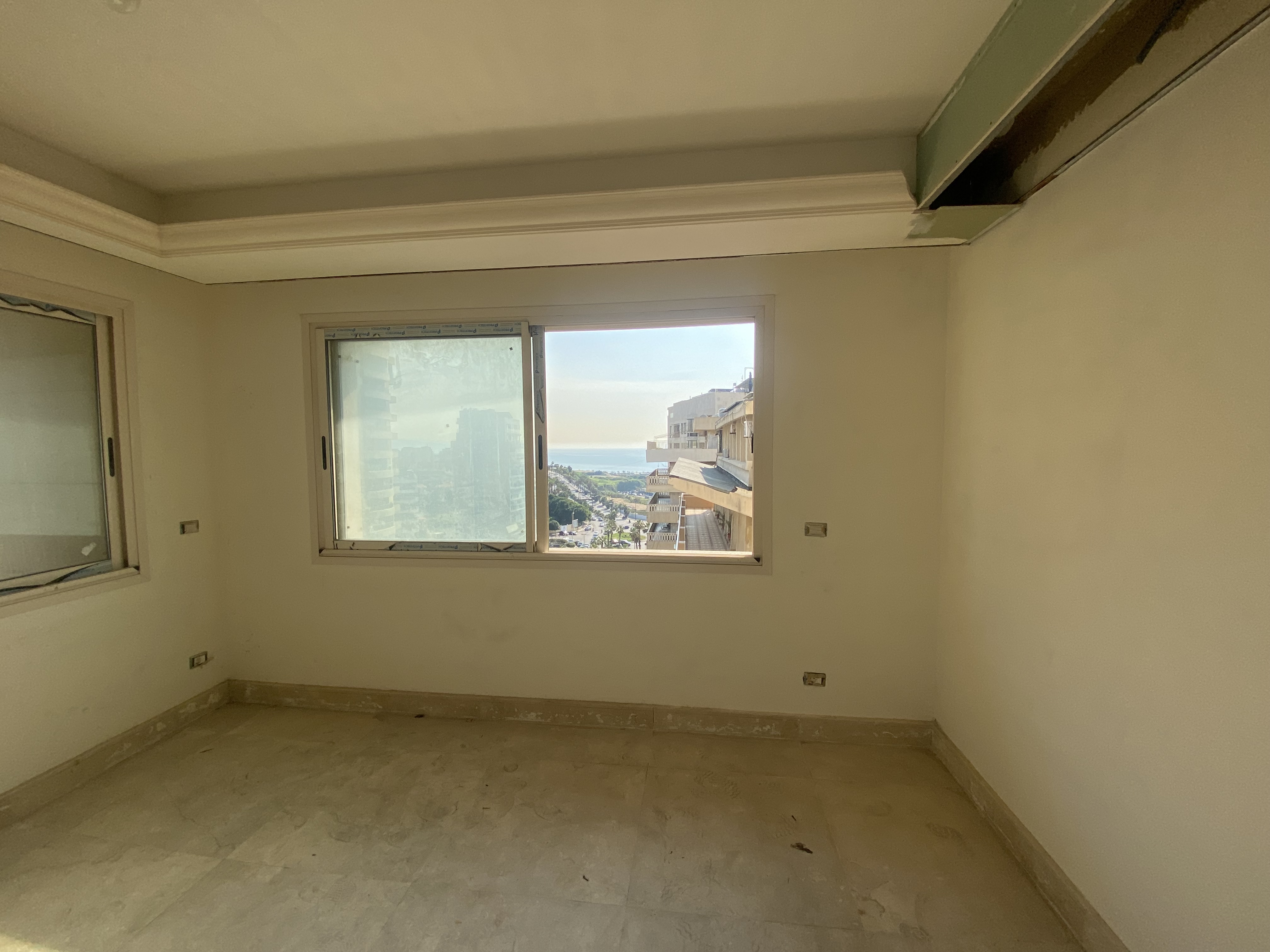 Raouche, Beirut, Lebanon, 4 Bedrooms Bedrooms, 4 Rooms Rooms,5 BathroomsBathrooms,Apartment,Buy,11246592729