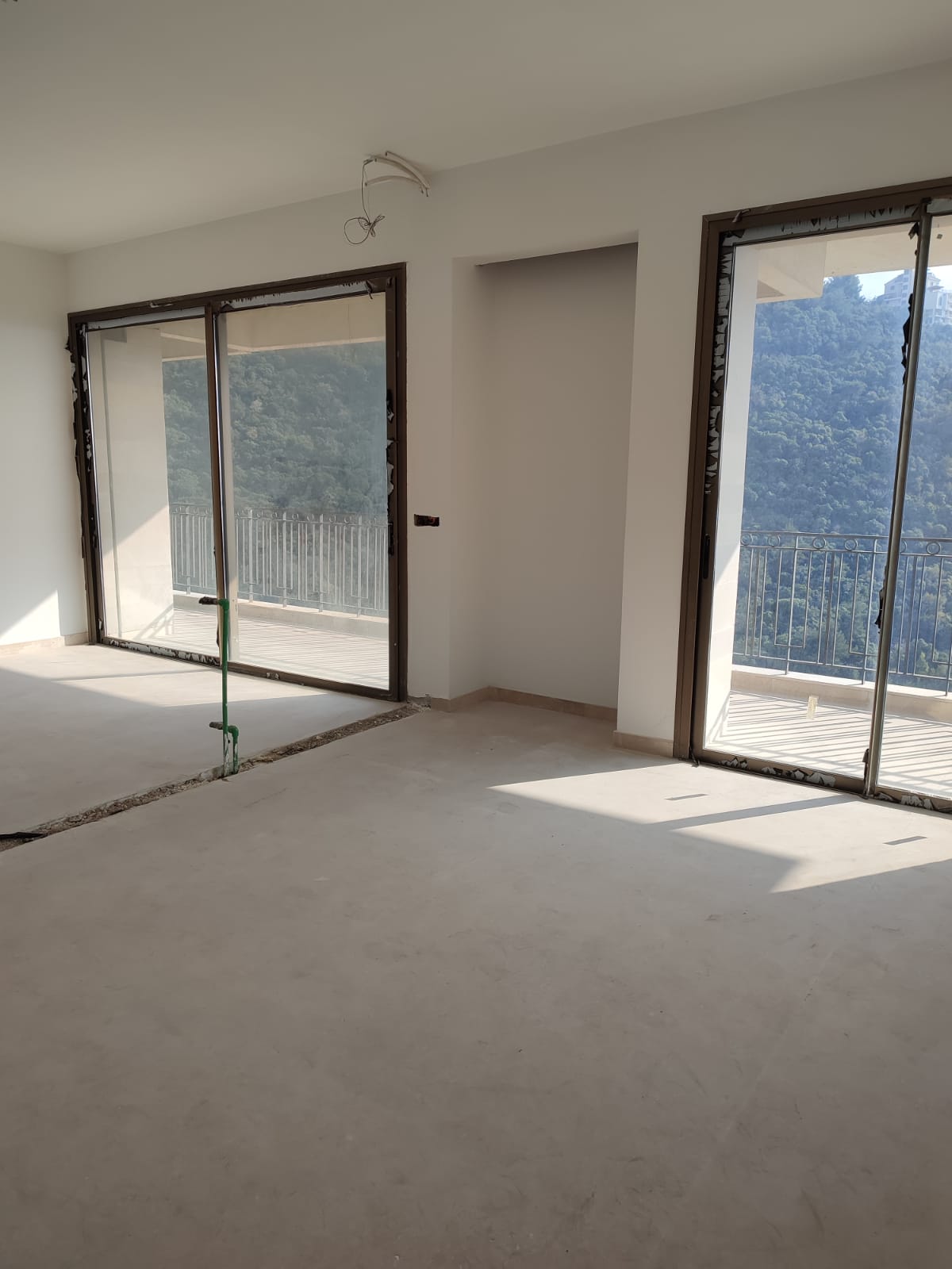 Bayada, Metn, Lebanon, 3 Bedrooms Bedrooms, 3 Rooms Rooms,5 BathroomsBathrooms,Apartment,Buy,11268301299