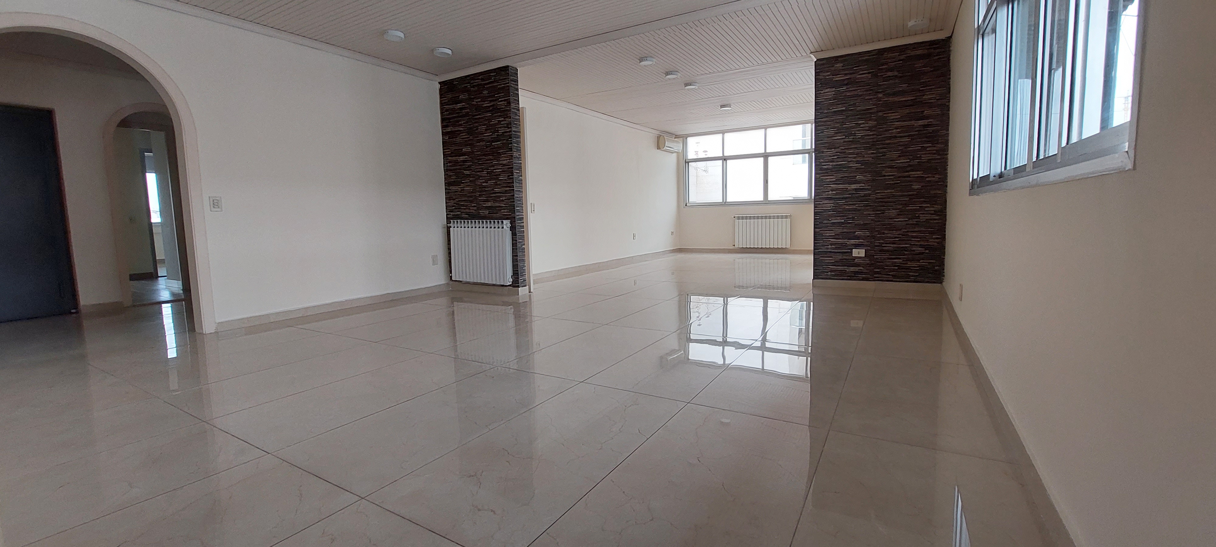 Badaro, Beirut, Beirut, 3 Bedrooms Bedrooms, 3 Rooms Rooms,3 BathroomsBathrooms,Apartment,Rent,11848176348