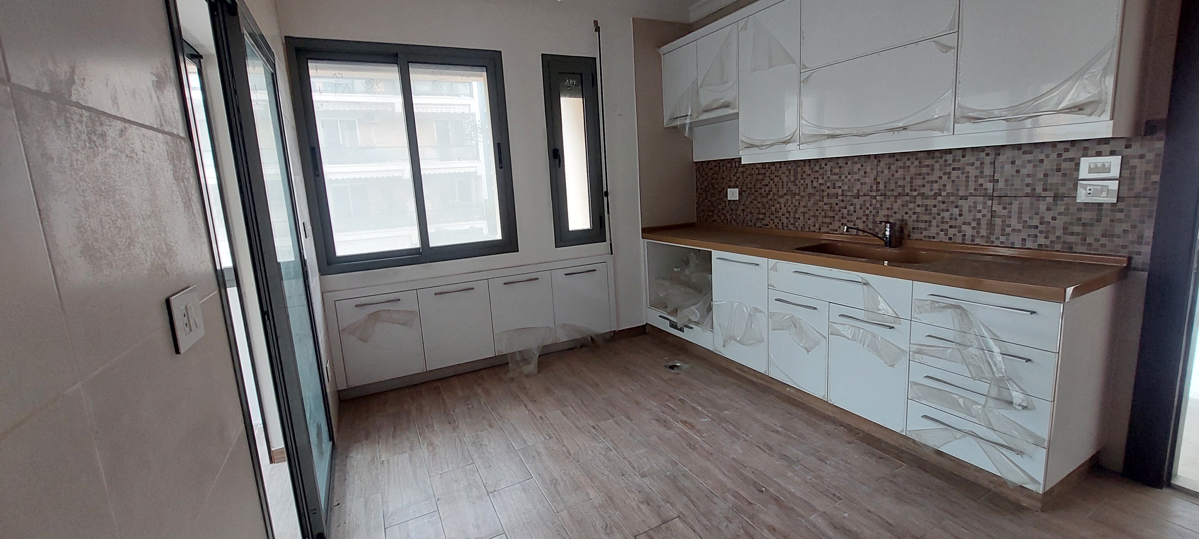 Badaro, Beirut, Lebanon, 3 Bedrooms Bedrooms, 3 Rooms Rooms,4 BathroomsBathrooms,Apartment,Buy,12101097407