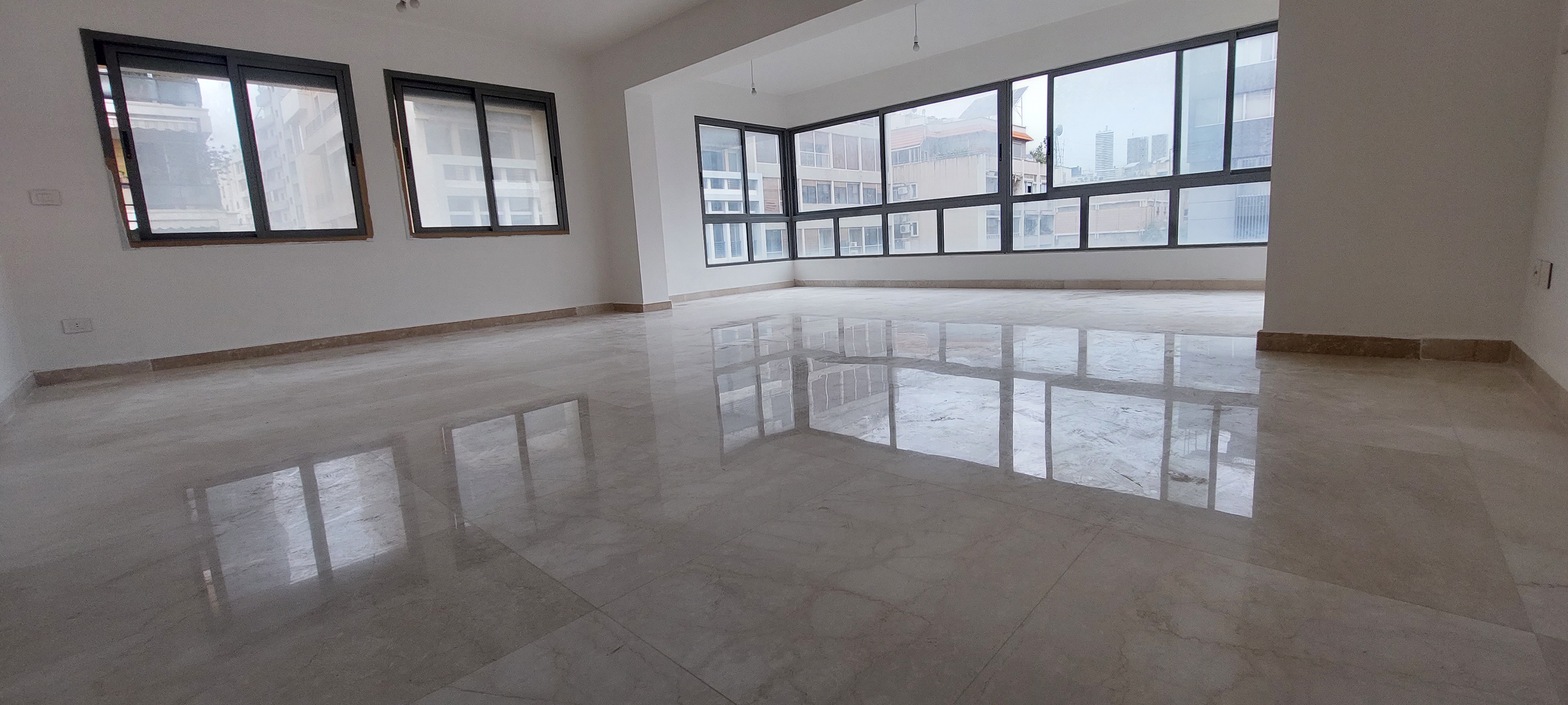 Badaro, Beirut, Lebanon, 3 Bedrooms Bedrooms, 3 Rooms Rooms,4 BathroomsBathrooms,Apartment,Buy,12101097407