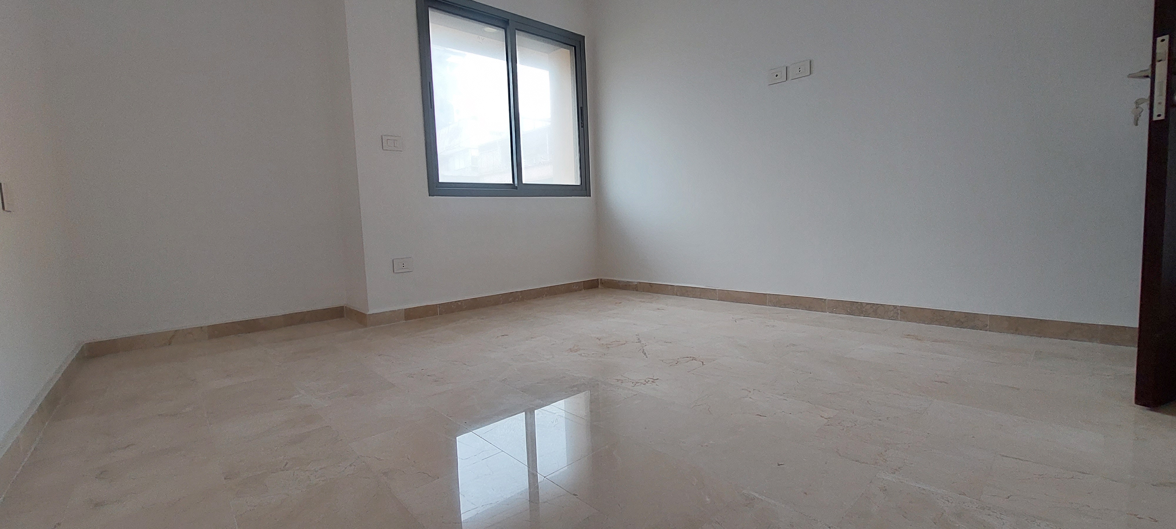 Badaro, Beirut, Lebanon, 3 Bedrooms Bedrooms, 3 Rooms Rooms,4 BathroomsBathrooms,Apartment,Buy,12101097407