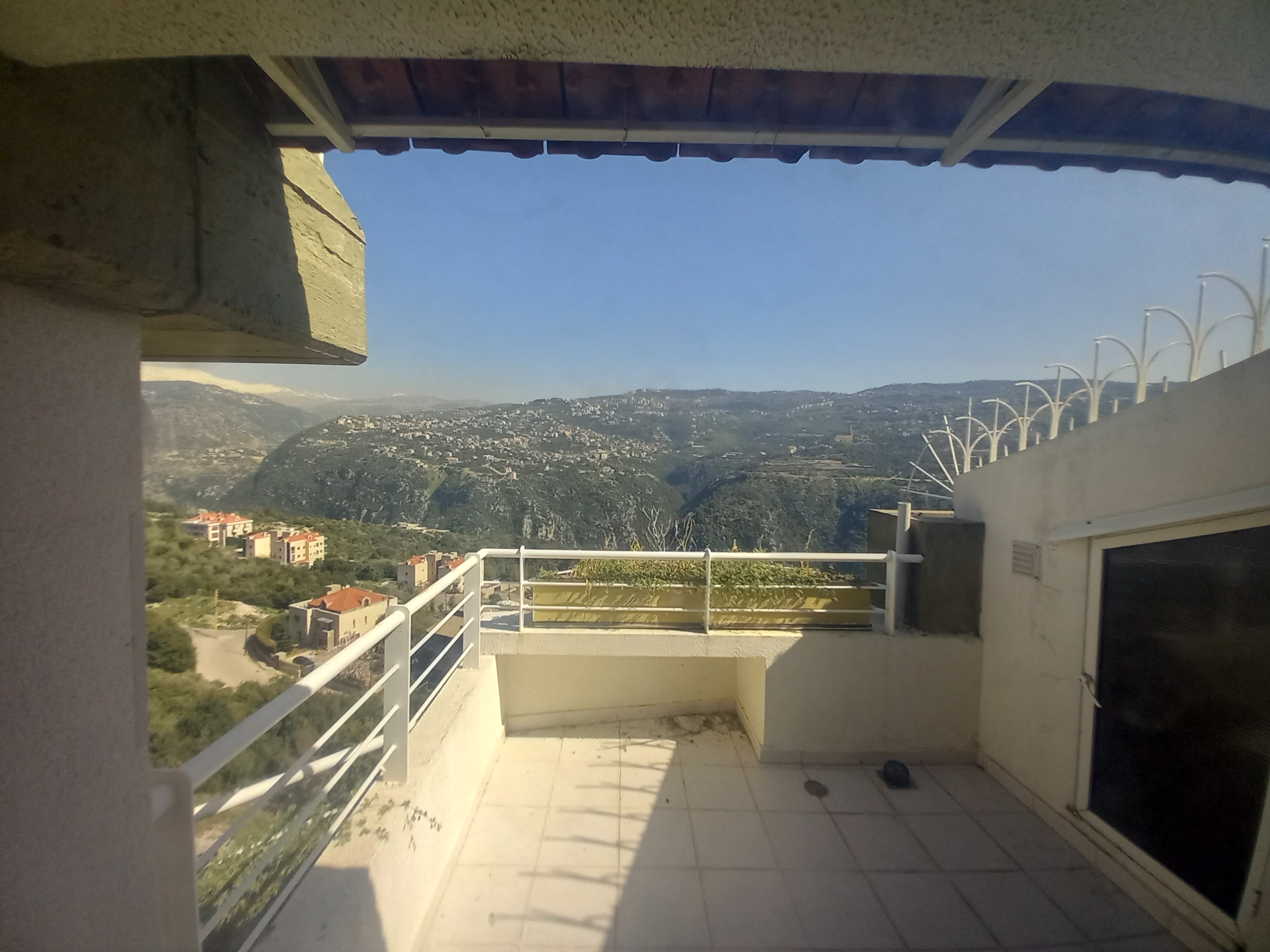 Ballouneh, Keserwen, Mount Lebanon, 3 Bedrooms Bedrooms, 3 Rooms Rooms,3 BathroomsBathrooms,Apartment,Rent,12189650924