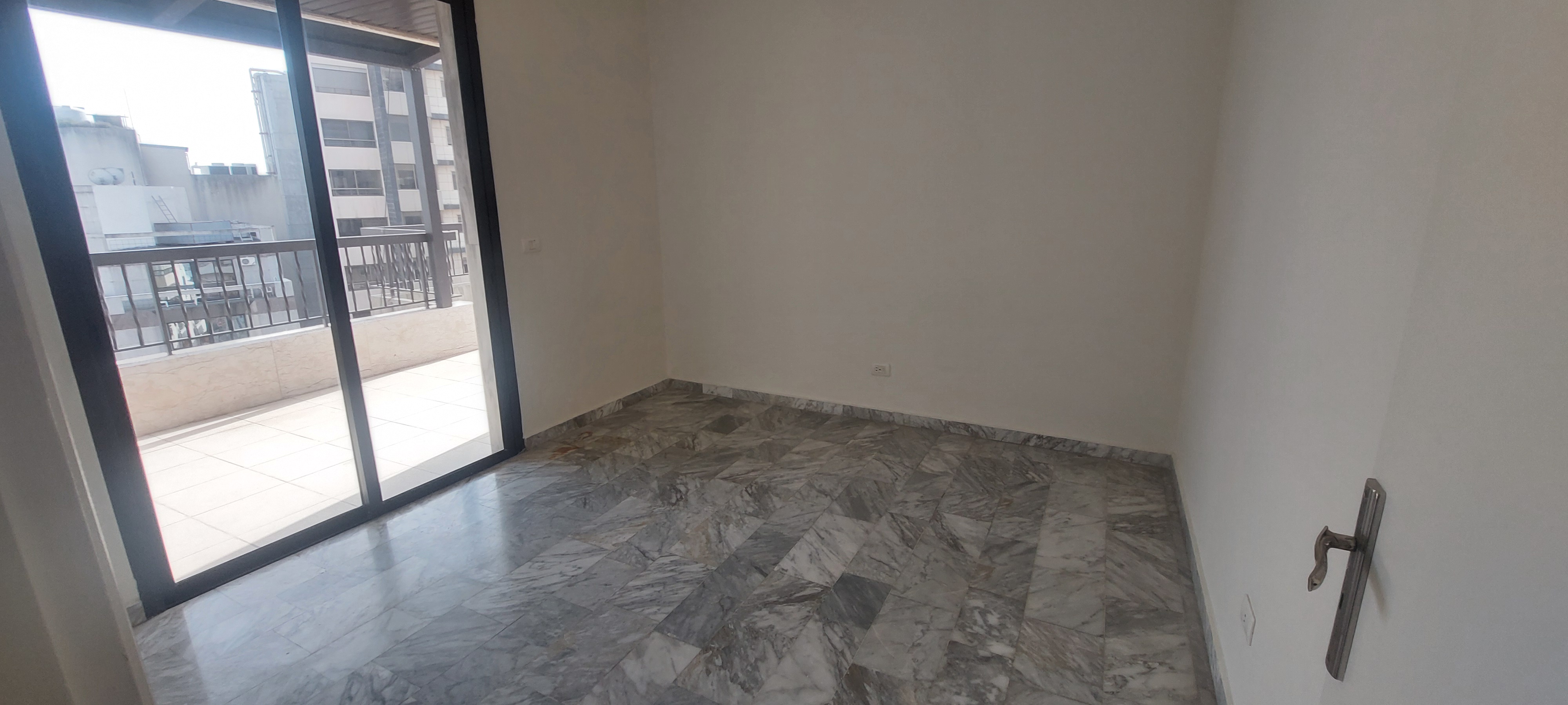 Achrafieh, Beirut, Beirut, 2 Bedrooms Bedrooms, 2 Rooms Rooms,1 BathroomBathrooms,Apartment,Rent,12595563241