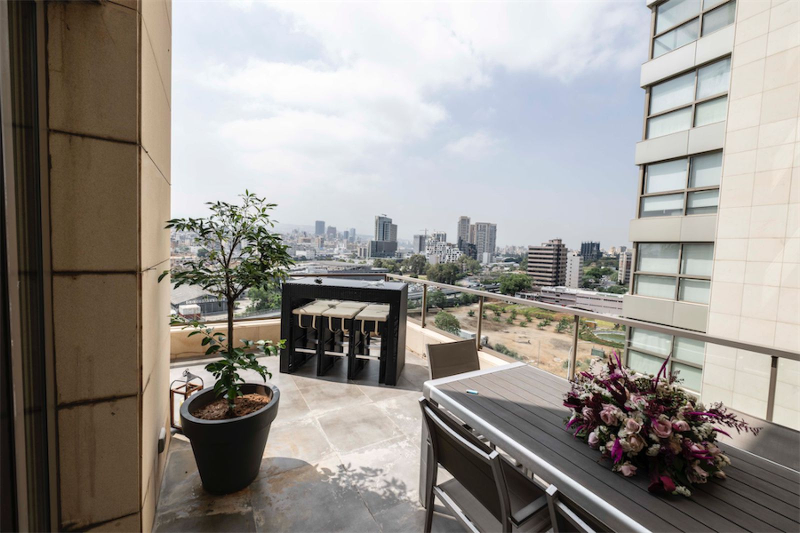 Achrafieh, Beirut, Beirut, 3 Bedrooms Bedrooms, 3 Rooms Rooms,4 BathroomsBathrooms,Apartment,Buy,13203184089