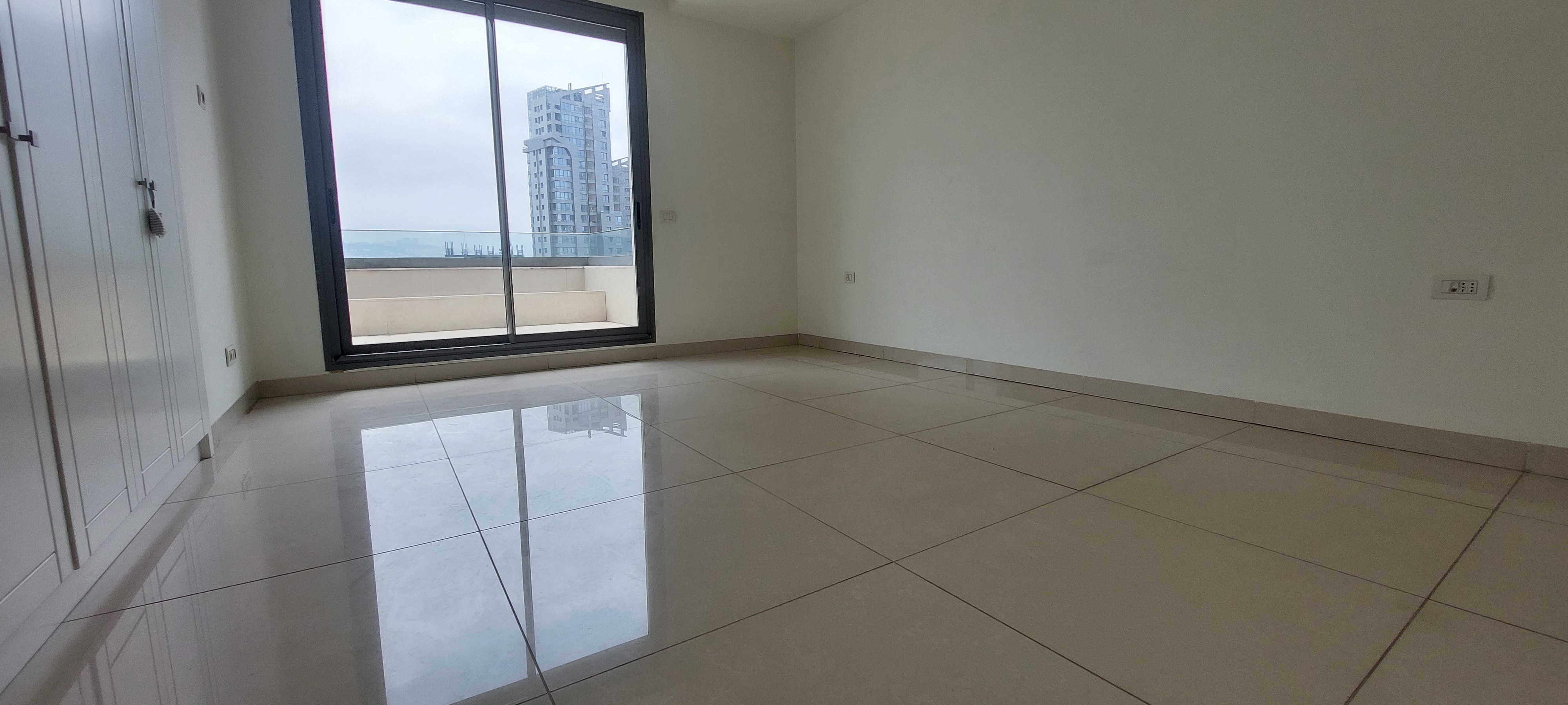 Achrafieh, Beirut, Beirut, 3 Bedrooms Bedrooms, 3 Rooms Rooms,5 BathroomsBathrooms,Apartment,Rent,13275237855