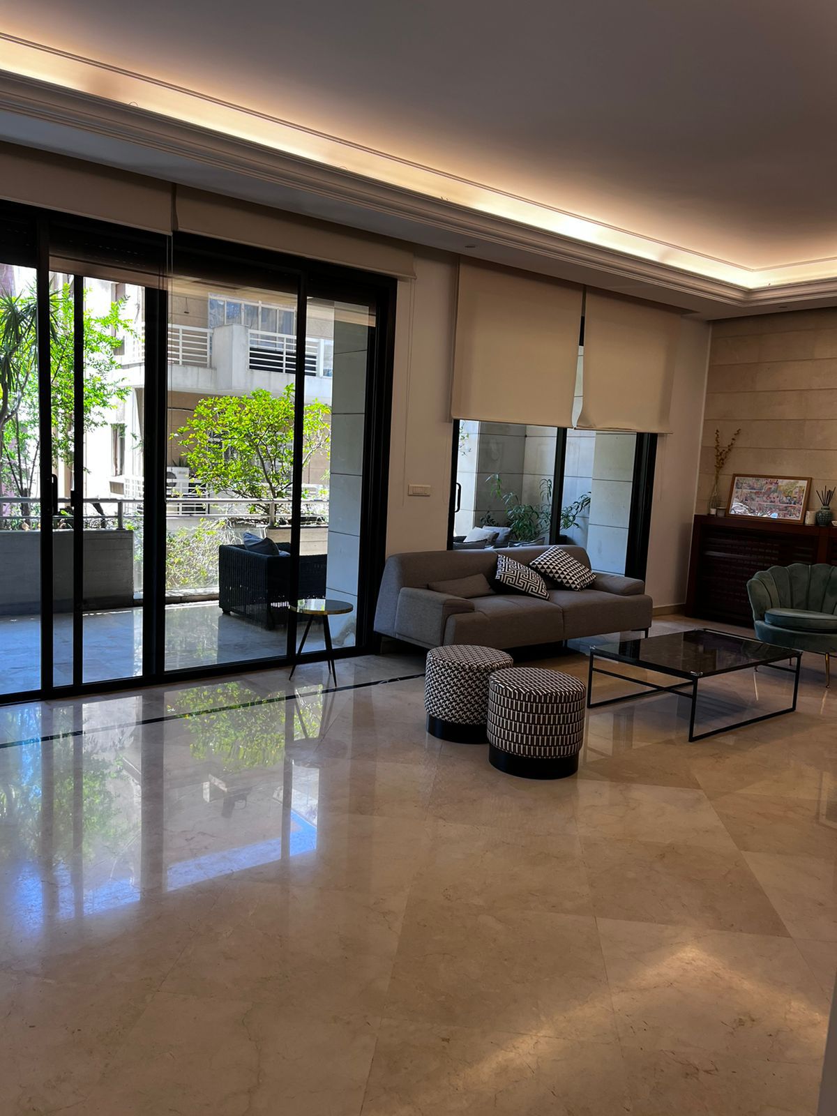 Achrafieh, Beirut, Beirut, 3 Bedrooms Bedrooms, 3 Rooms Rooms,4 BathroomsBathrooms,Apartment,Rent,13937564355