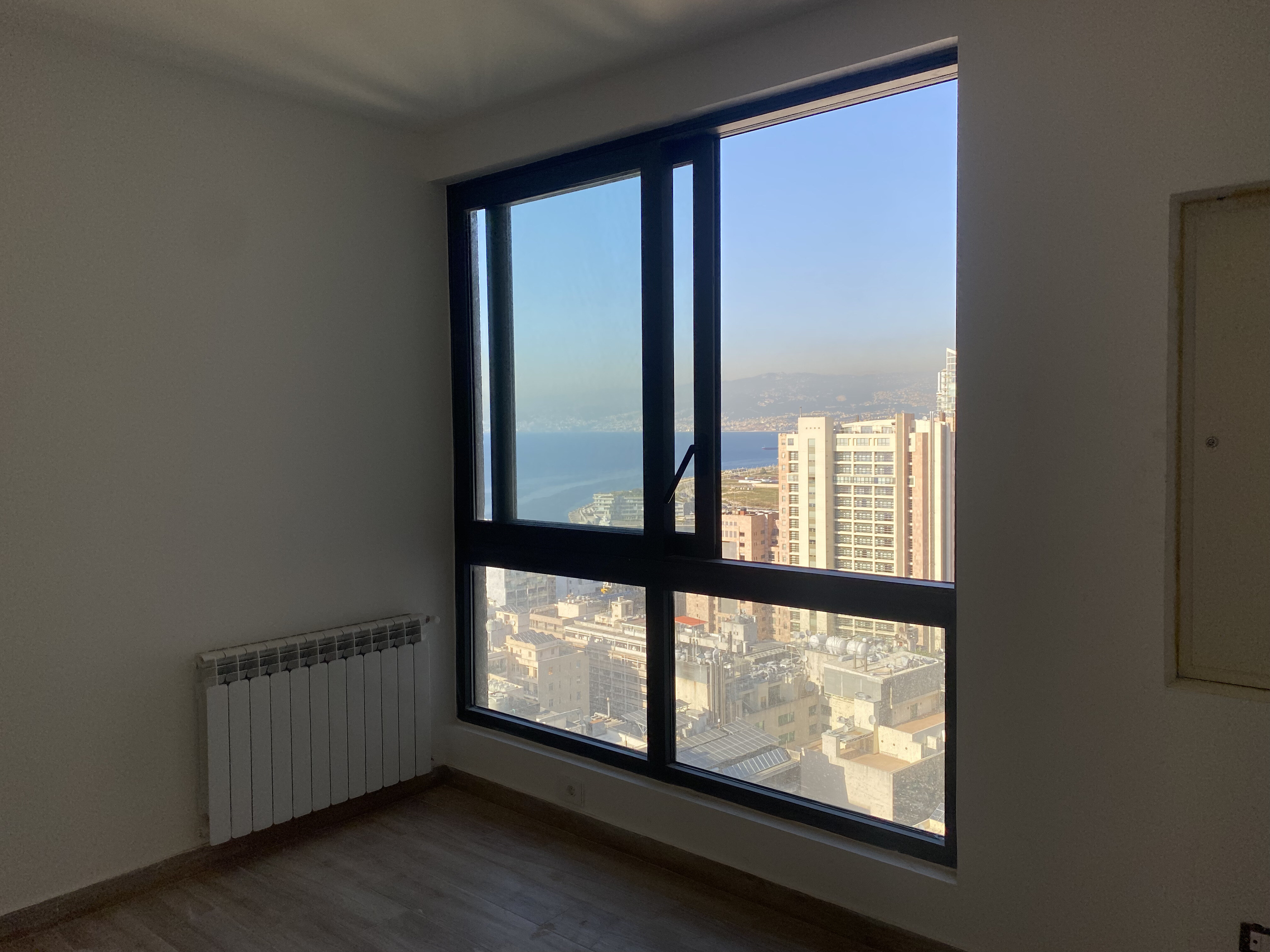 Ain El Mreisseh, Beirut, Beirut, 4 Bedrooms Bedrooms, 4 Rooms Rooms,5 BathroomsBathrooms,Apartment,Buy,15135712462