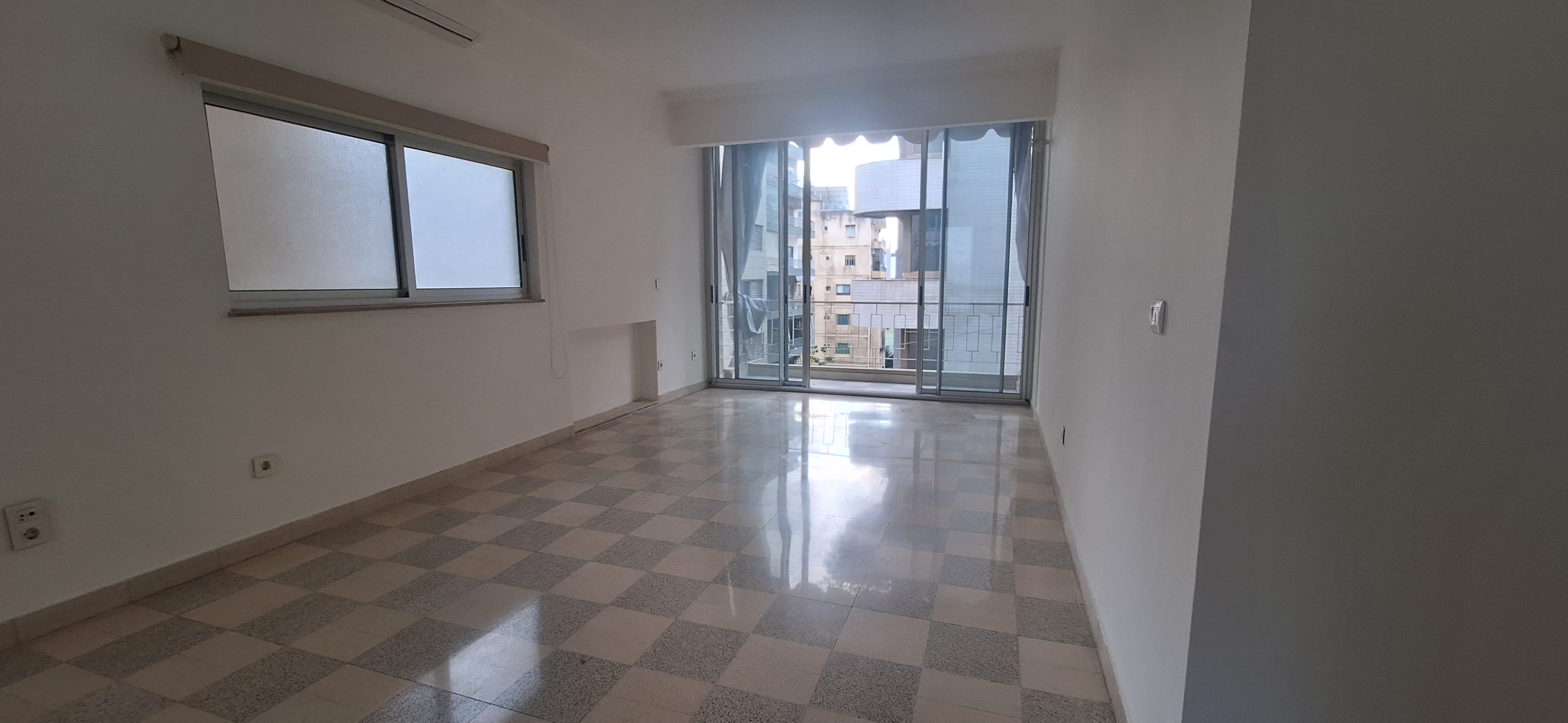 Achrafieh, Beirut, Beirut, 2 Bedrooms Bedrooms, 2 Rooms Rooms,3 BathroomsBathrooms,Apartment,Rent,15407106531