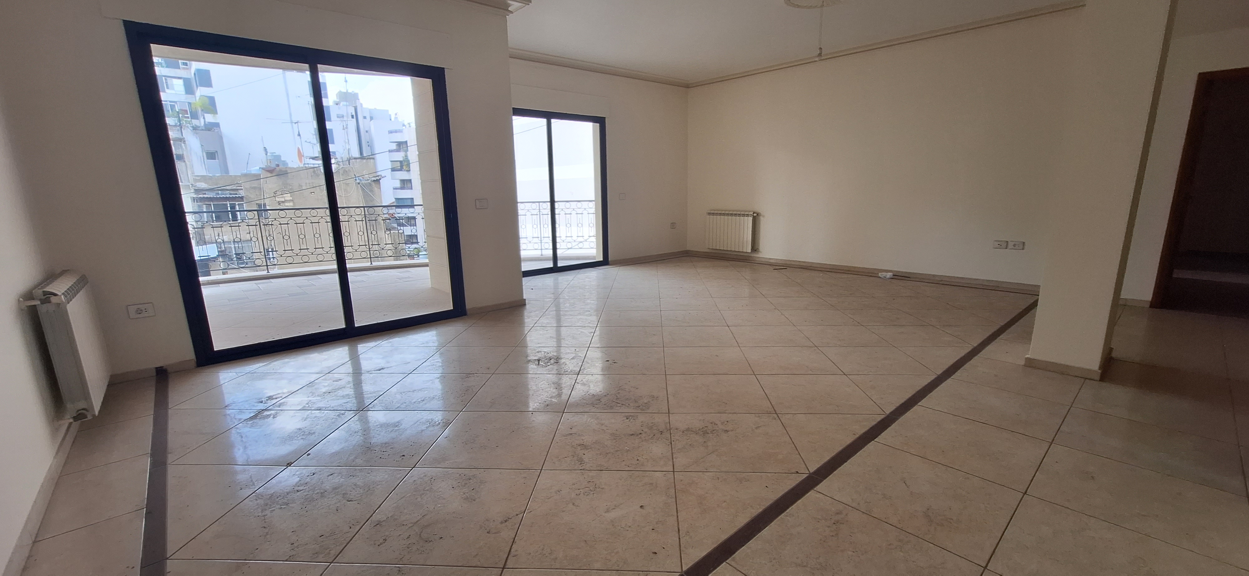 Achrafieh, Beirut, Beirut, 3 Bedrooms Bedrooms, 3 Rooms Rooms,3 BathroomsBathrooms,Apartment,Buy,15405523704