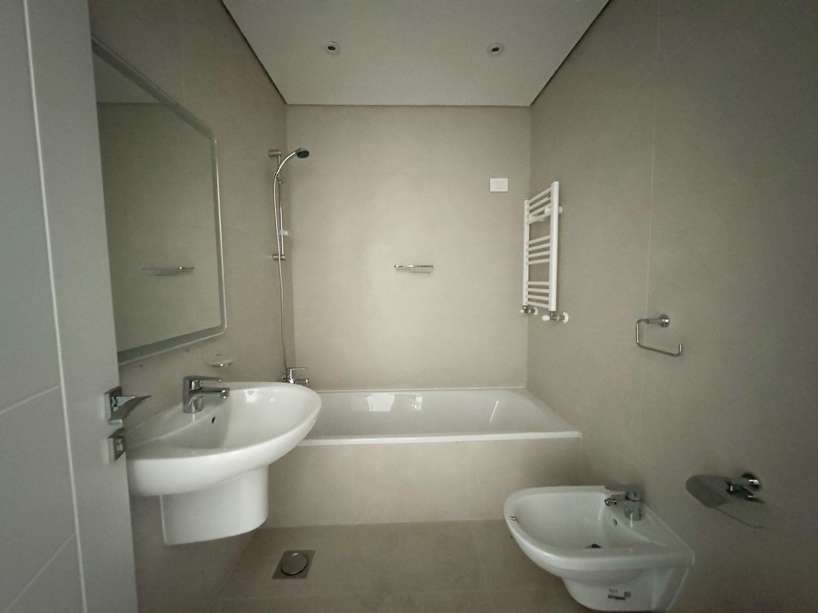 Sodeco, Beirut, Beirut, 3 Bedrooms Bedrooms, 3 Rooms Rooms,5 BathroomsBathrooms,Apartment,Rent,16390191572